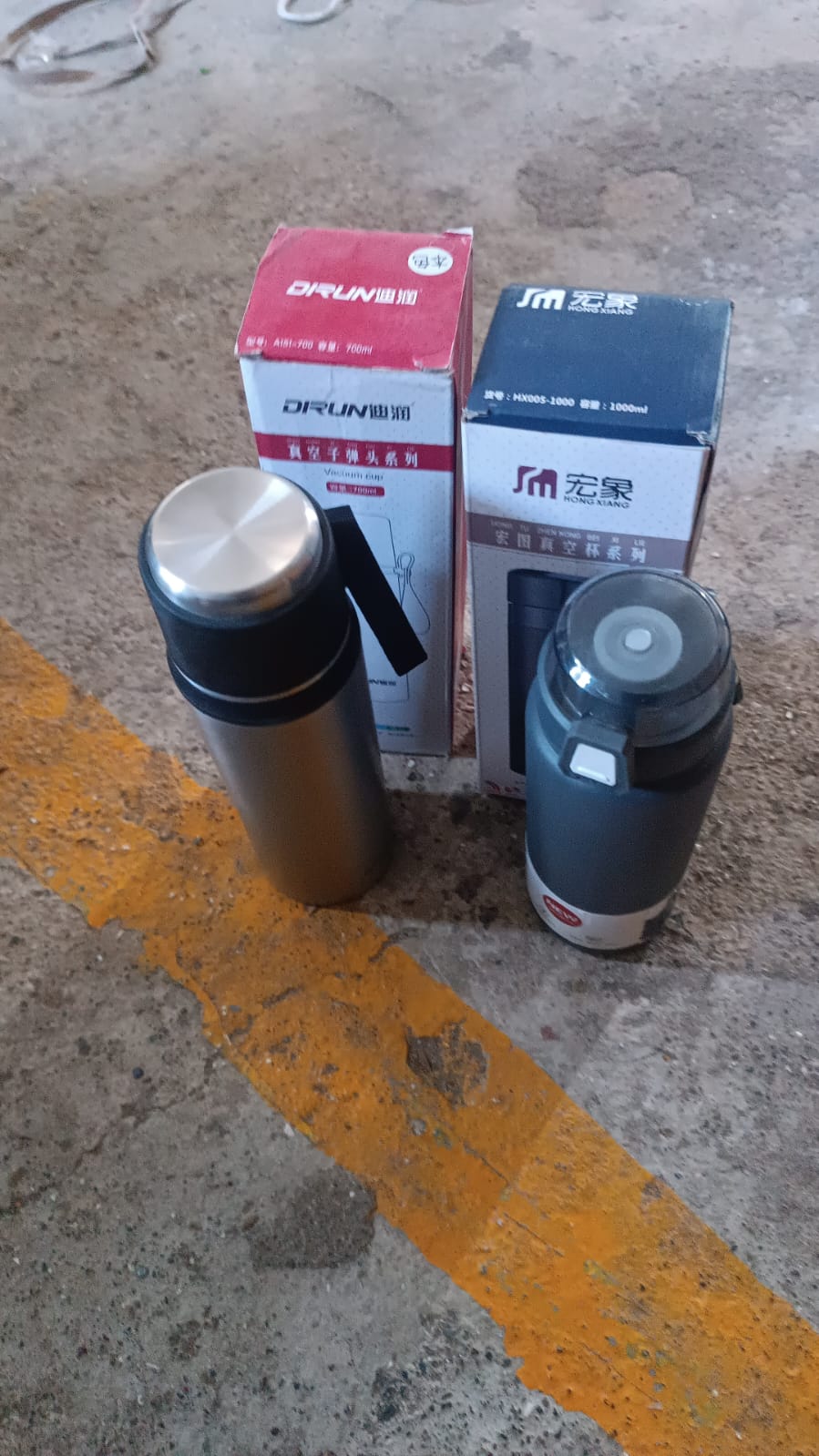 Stainless Steel Vacuum Water Bottle Approx 700ml (1 Pc) Stainless Steel Vacuum Water Bottle Approx 700ml (1 Pc)
